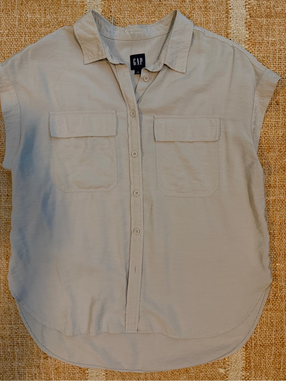 GAP Sleeveless Button-Down Shirt in Light Beige size medium like new